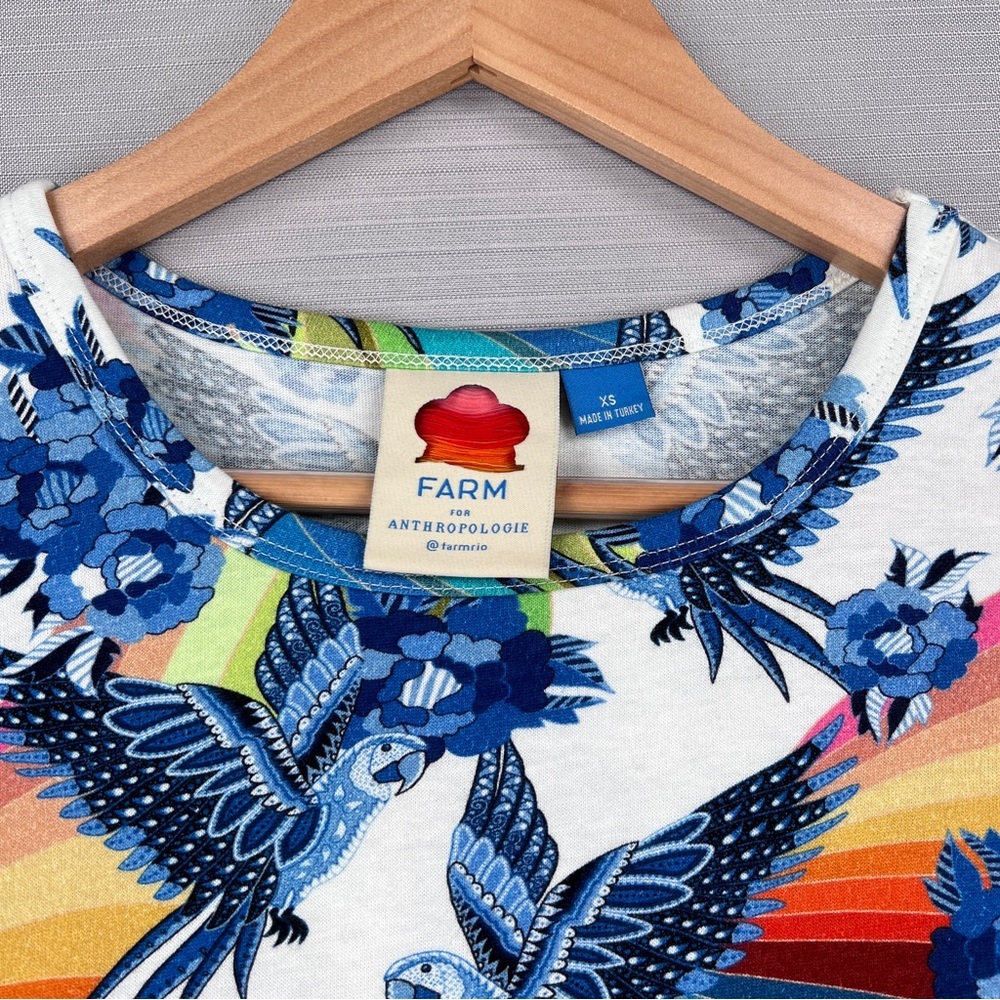 FARM Rio Aves Graphic T-shirt Women Sz. XS Safari Birds Parrots Rainbow Tropical - Picture 6 of 9